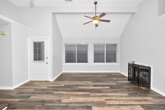 Photo - 109 Briargate Ln