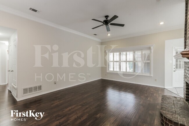 Photo - 1008 Micarta Dr