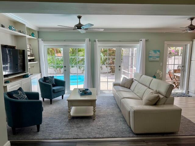 Photo - 908 SE 10th St