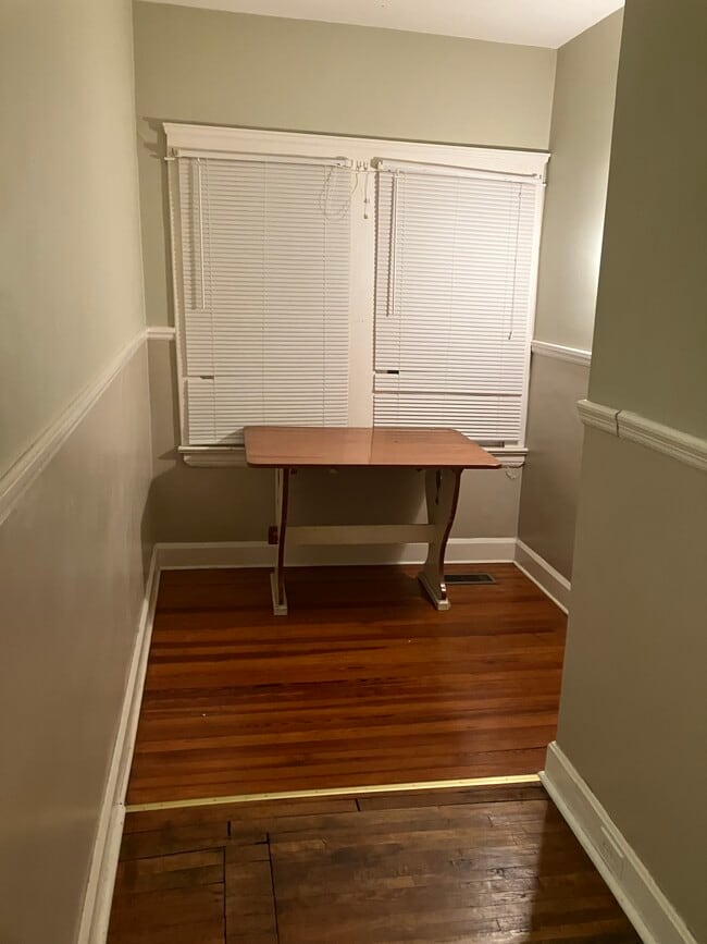 kitchen eat in nook, table and seats included - 1567 Woodward Ave