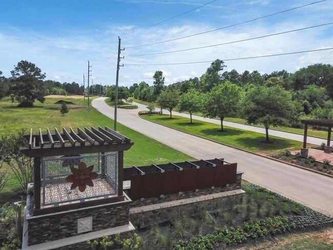 Photo - 124 Southern Red Oak Ln