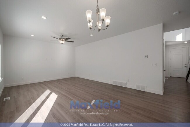4BD 3.5BTH 2GAR Home in Eagle Mountain