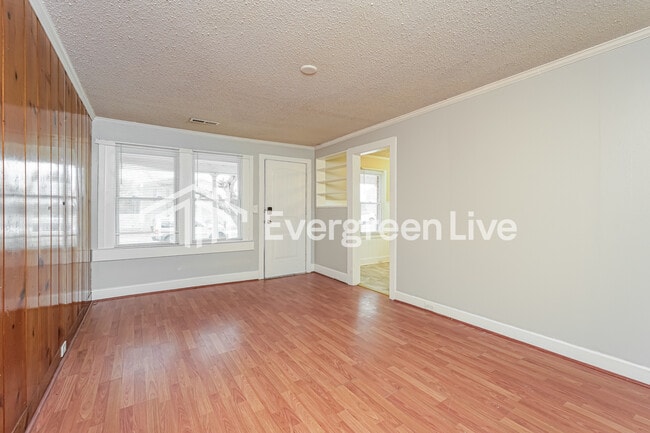 Photo - 141 Stewart Rd SE