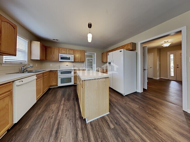 Photo - 141 Sawhorse Dr