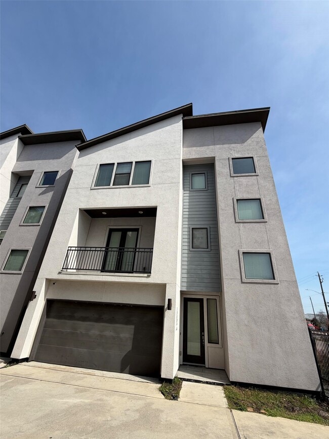 Photo - 10806 Warwana Rd