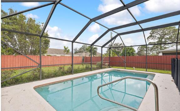 Photo - 634 SE Preston Ln