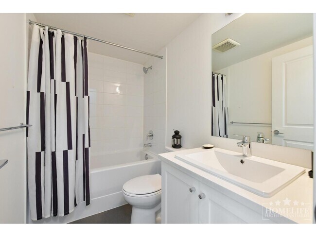 Photo - 8168-136A 136A St