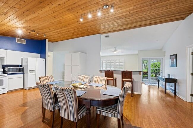 Photo - 756 Juniper Pl