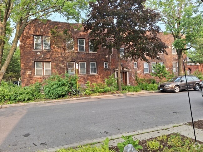 Building Photo - 4215 N Campbell Ave Unit 1 south Rental