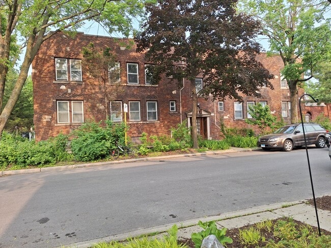 4 flat. 1st floor bottom right apartment - 4215 N Campbell Ave Apartments