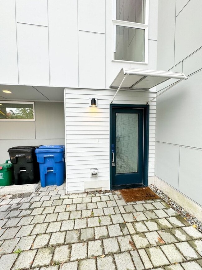 Photo - 3Bd/1.75Ba Seattle Townhouse