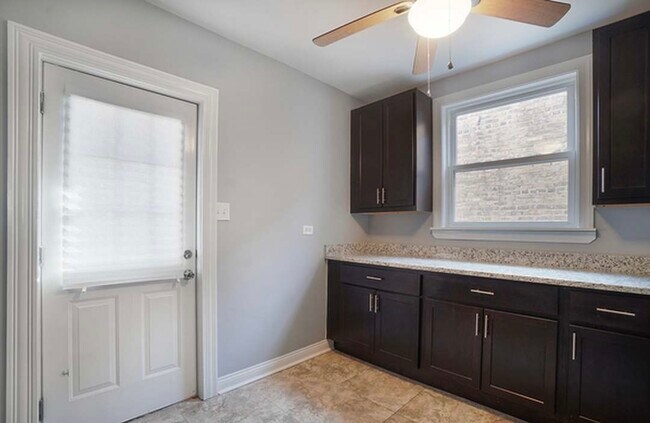 Photo - 8549 S Aberdeen St Unidad 8549-1 S. Aberdeen St.