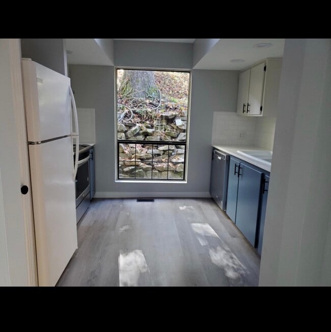 Photo - 130 Ravine St