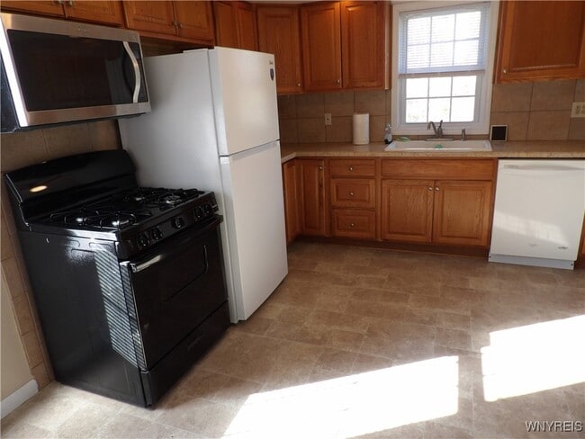 Building Photo - 10332 Transit Rd