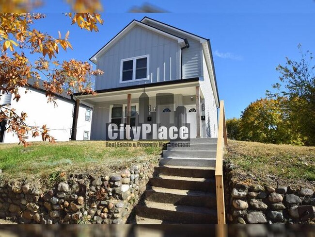 Building Photo - 2801 E Riverside Dr