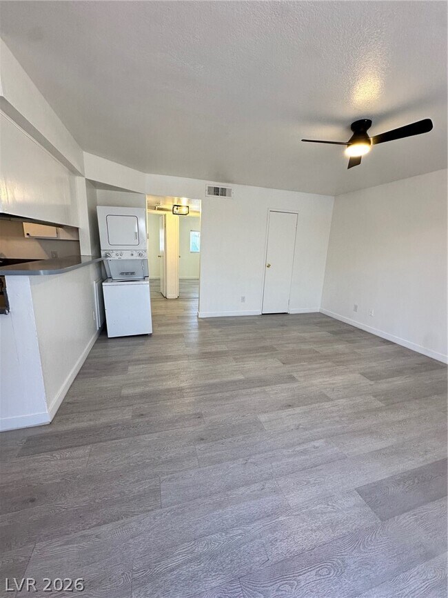 Photo - 4920 Stanley Ave