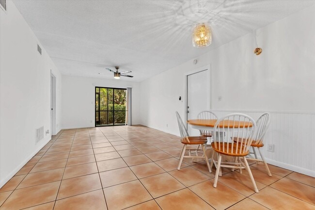 Photo - 50 SE 12th St Unidad 160
