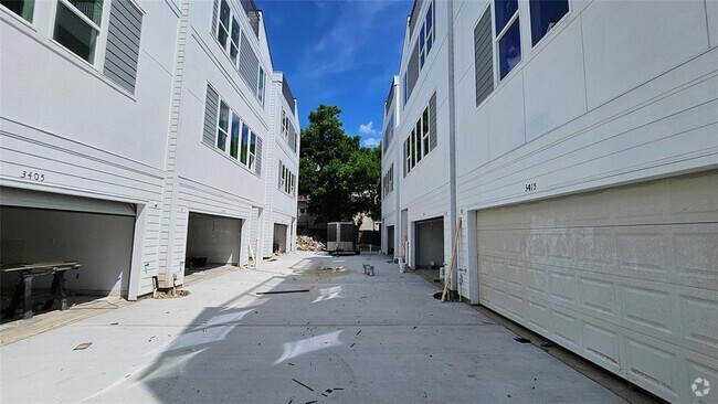 Building Photo - 3405 St Emanuel St Rental