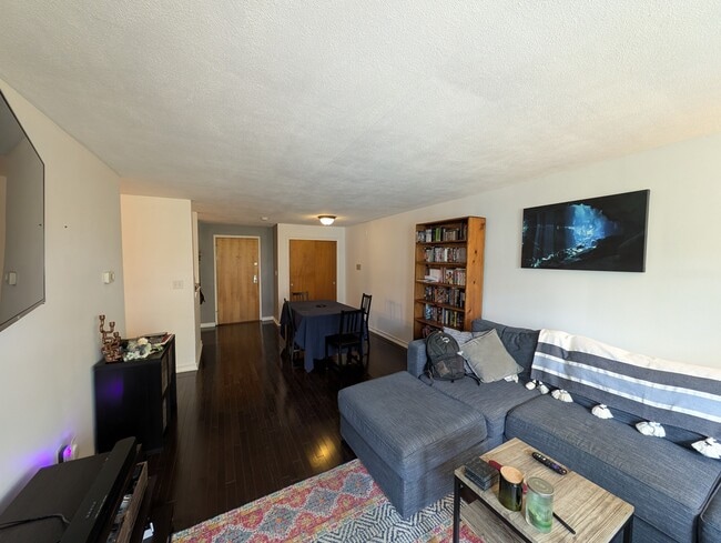 Building Photo - 100 Summer St Unit 3-4