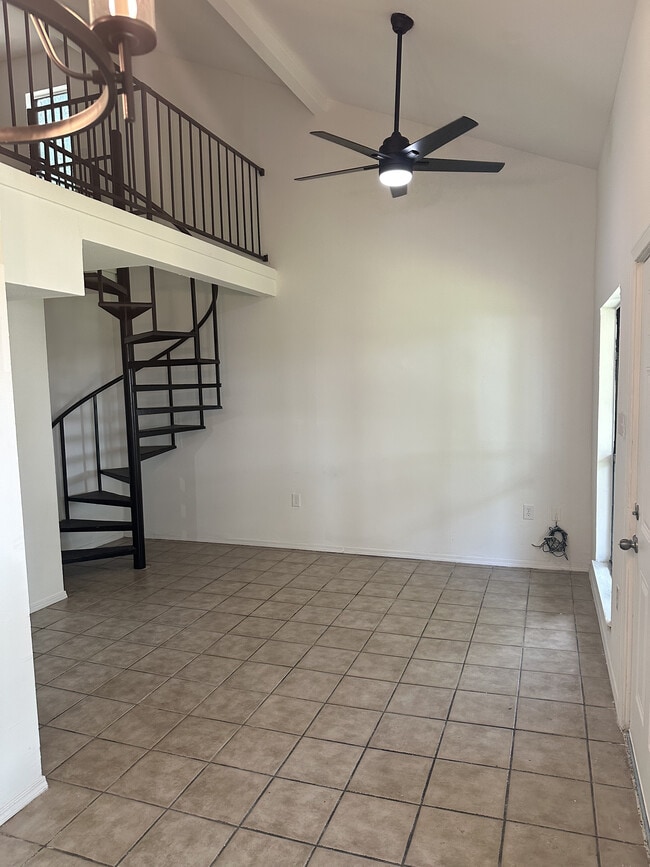 Photo - 1300 Louise St