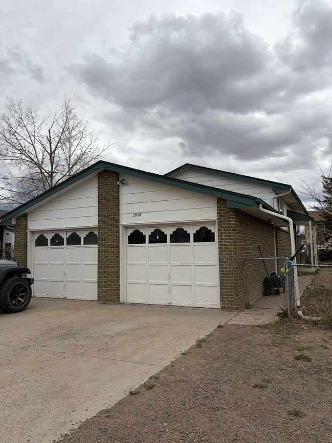 Building Photo - 1672 W Wyoming Ave