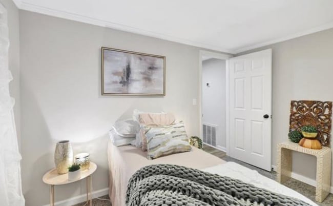 Photo - 2204 2nd Ave S