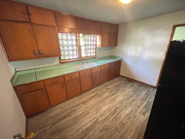 Photo - 100 N Lane St