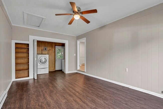 Photo - $2200 — 4 bedroom 2 bath House Student and...