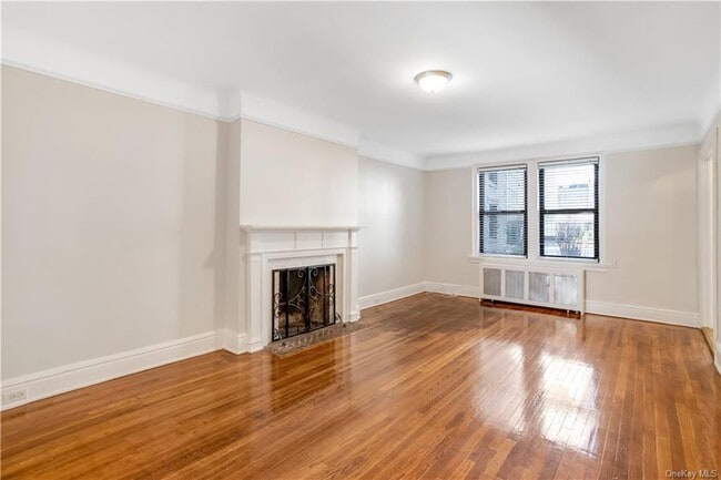 Photo - 234-254 Martine Avenue