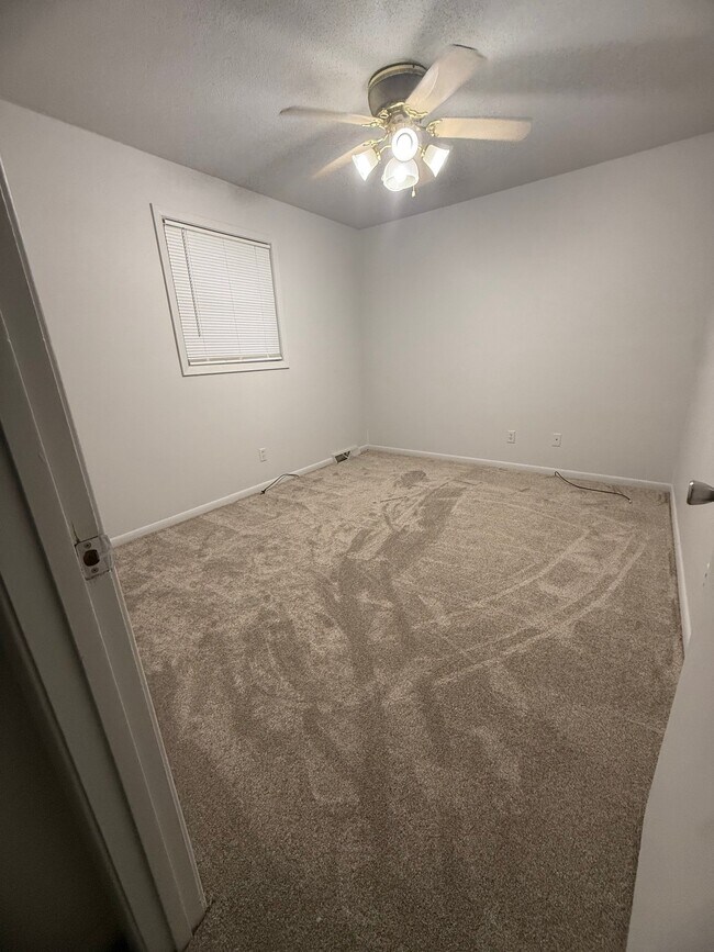 7 S Odessa Dr