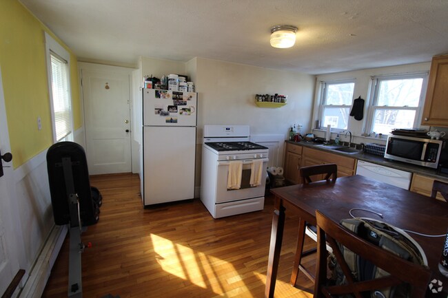 Building Photo - 1.0 bedroom in Somerville Massachusetts 02144 Unit U3 Rental