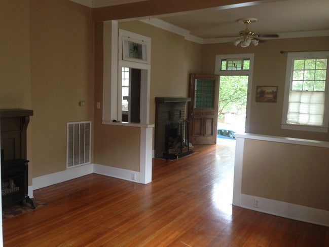 Huge Dining area - 746 Europe St Unit 1A