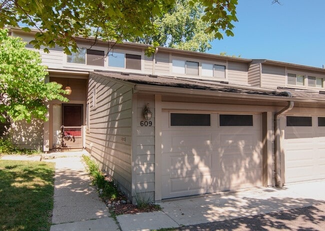 Building Photo - 609 Watersedge Dr Rental