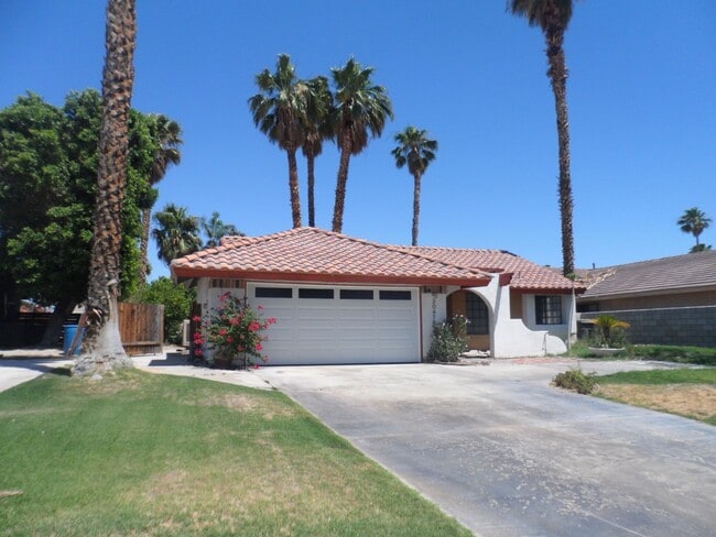 Building Photo - Spacious 2 Bed/2 Bath Home In Cathedral City!