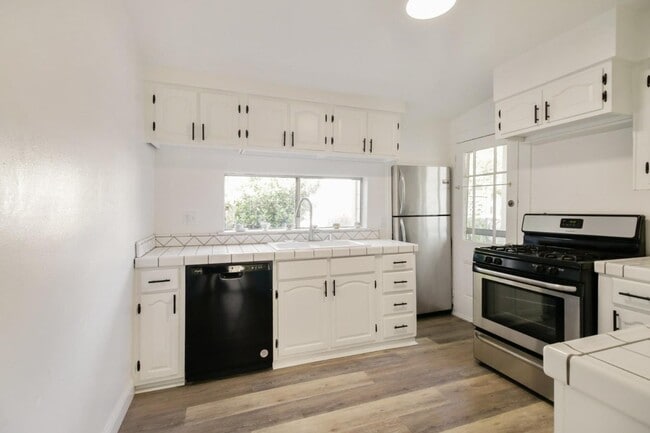 Building Photo - Pendegast House-ADU Unit 214