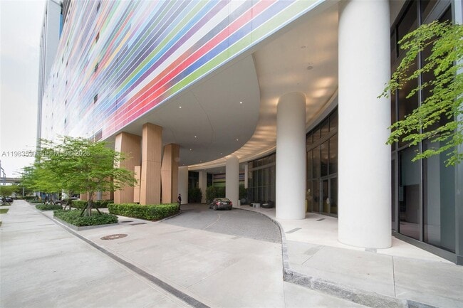 Building Photo - 45 SW 9th St Unit 3809