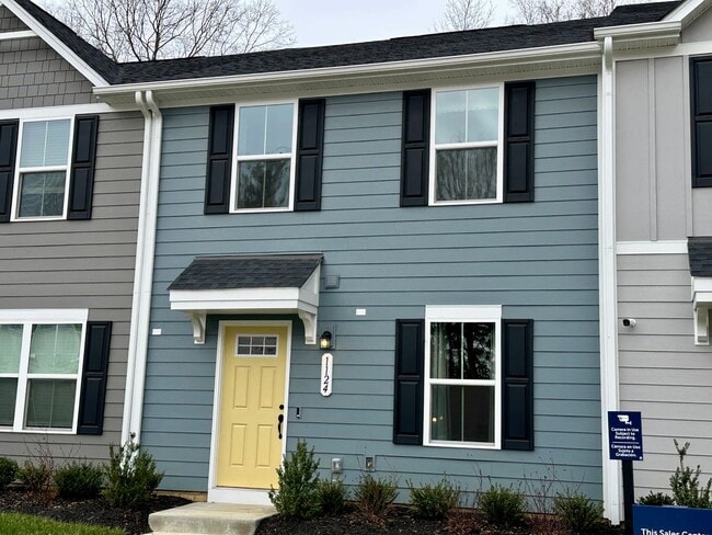 Building Photo - New Canterbury Townhouse