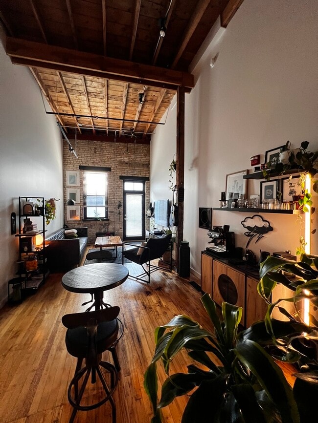 Building Photo - Condo Unit E116