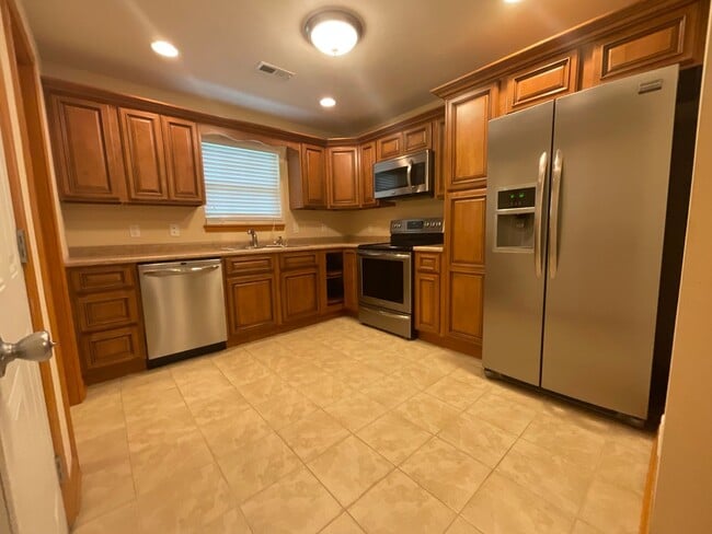 Photo - Short term - Clean and tidy 3 bedroom/1 bath near Cherokee Park