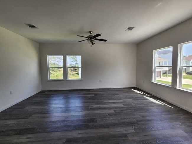 Photo - 3/2/2-AVAILABLE FOR LATE OCTOBER-NOVEMBER MOVE IN