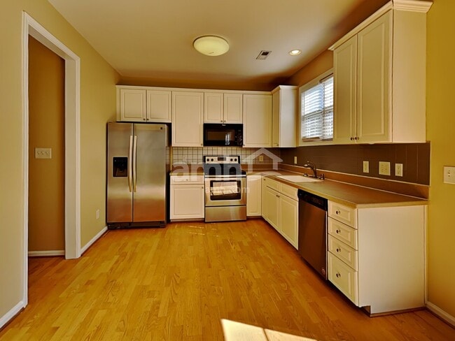 Photo - 129 Longbay St