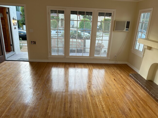 Living Room - 632 N Vista St Apartments Unit 632