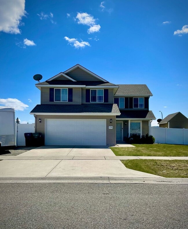 Building Photo - Beautiful 4 bedroom 2.5 Bath home in Coeur...