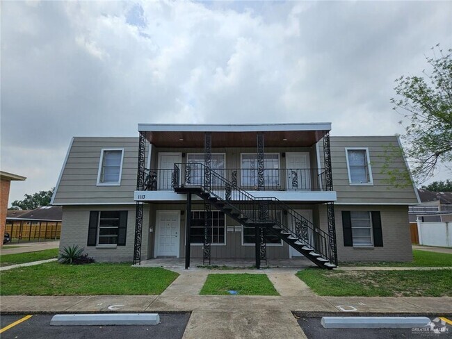 Building Photo - 1113 Shasta Ave Unit B Rental