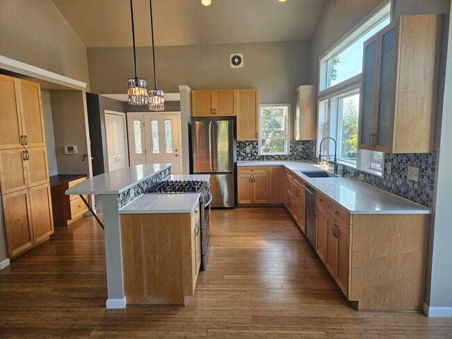 Photo - Stunning 3 Bedroom Home - Overlooking Bellingham!