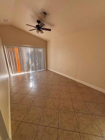 Photo - 4838 Cambridge St