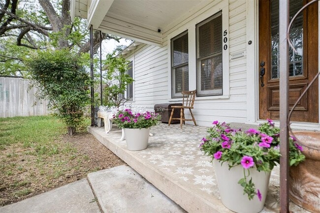 Photo - 500 W Austin St