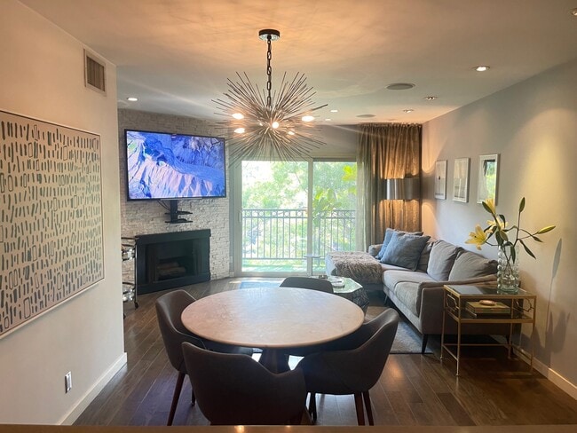 Building Photo - 141 S Clark Dr Unit 423