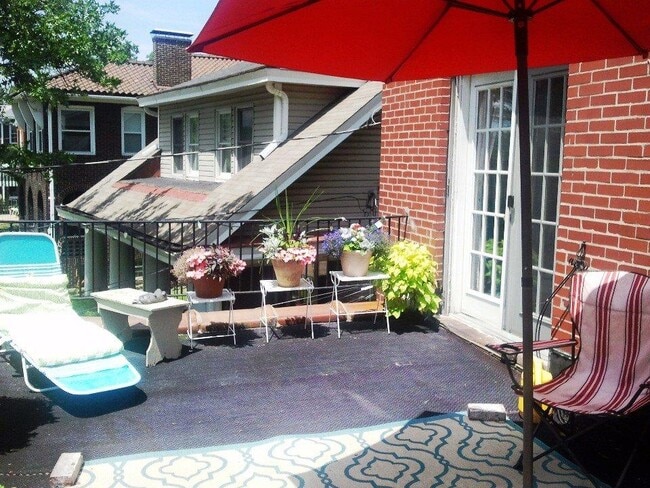 Photo - 6347-6349 Douglas St.