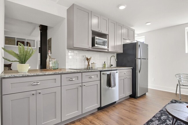 Building Photo - Slick Southampton Studio Unit 07-827